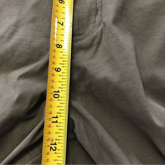 EDDIE Bauer Travex Army Green Cargo Shorts Size 30 - Picture 5 of 9